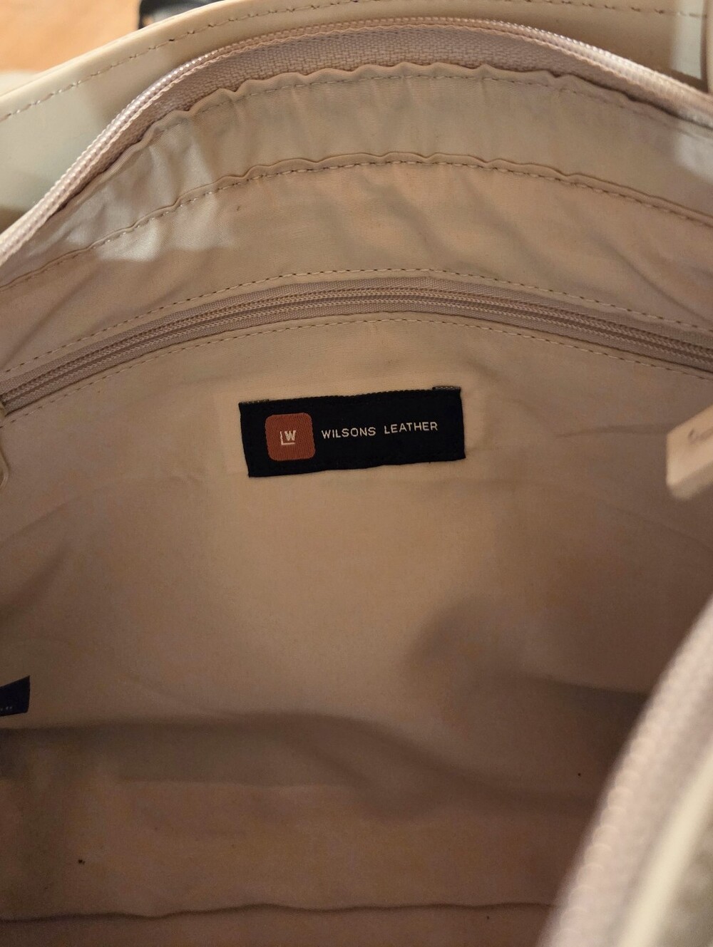 NWT Wilson Cream Leather Classic Handbag - Picture 5 of 9